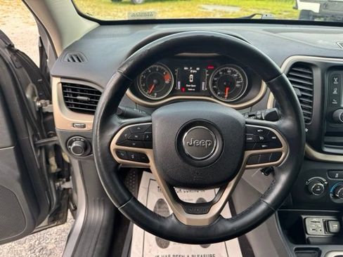 Used 2017 Jeep Cherokee Sport FWD image 20
