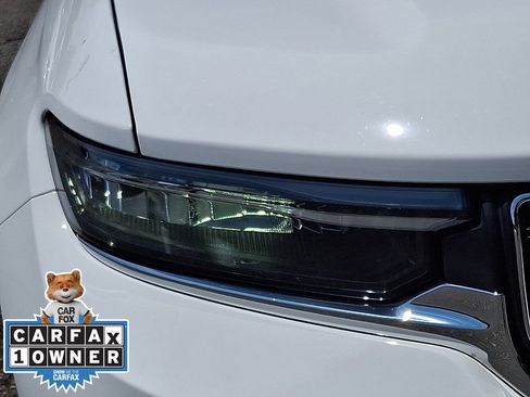 Used 2022 Jeep Grand Cherokee Laredo w/ Luxury Tech Group I AWD/4WD image 8