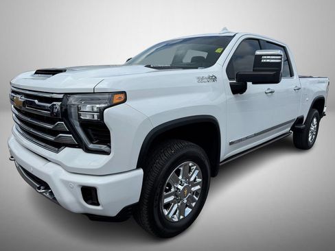 Used 2024 Chevrolet Silverado 2500 High Country w/ High Country Premium Package AWD/4WD image 2