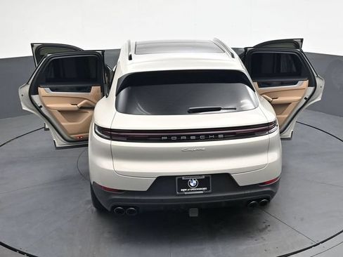 Used 2025 Porsche Cayenne AWD/4WD image 48