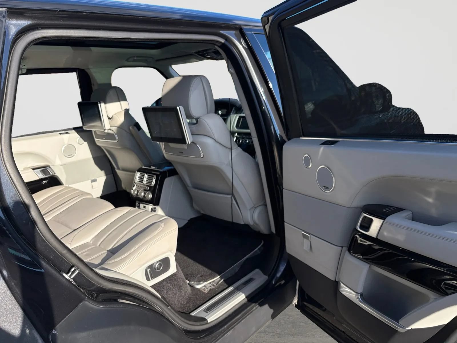 Used 2017 Land Rover Range Rover Long Wheelbase Autobiography AWD/4WD image 18