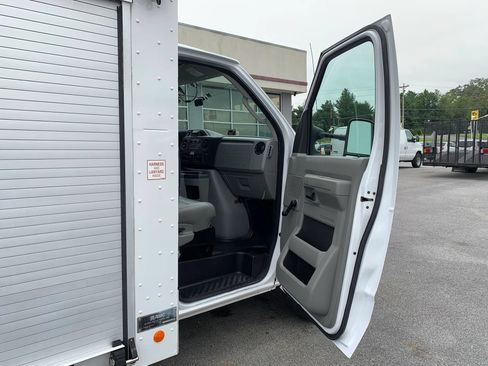 Used 2019 Ford E-350 and Econoline 350 Super Duty RWD image 24