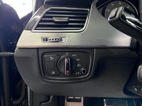 Used 2014 Audi S8 image 16