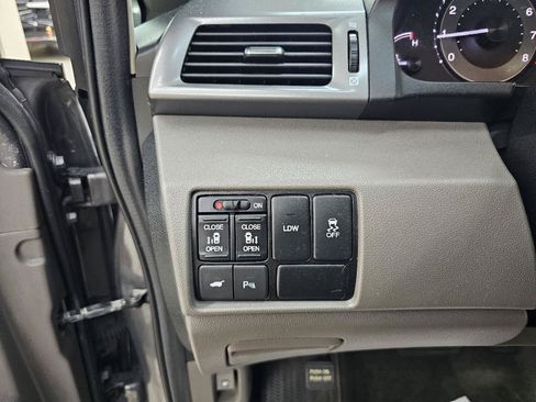 Used 2014 Honda Odyssey Touring image 38