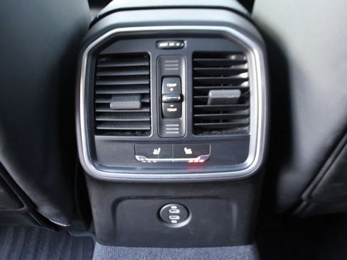 Used 2025 Porsche Macan image 39