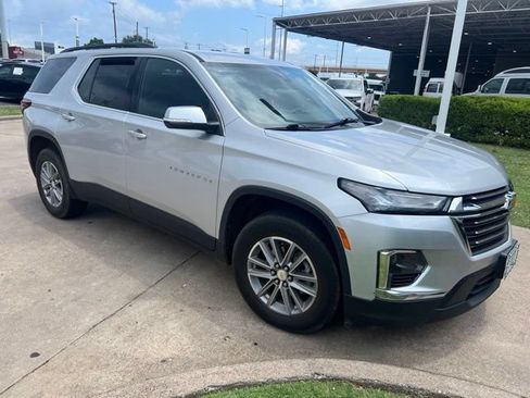 Used 2022 Chevrolet Traverse LT FWD image 1