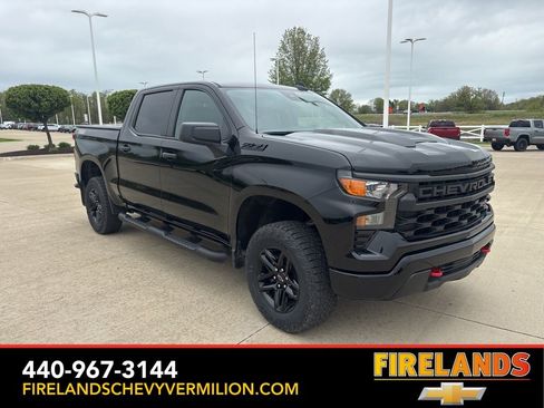 Used 2023 Chevrolet Silverado 1500 Custom Trail Boss w/ LPO, Dark Essentials Package AWD/4WD image 8