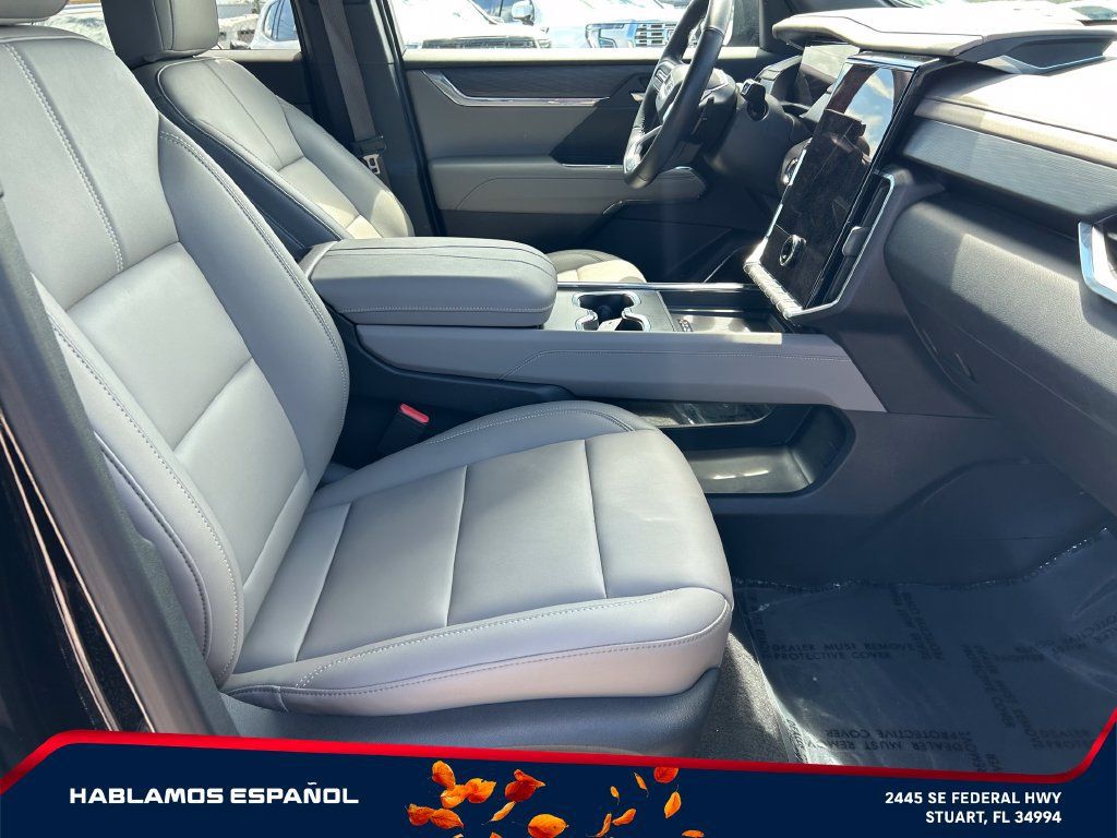 Used 2026 GMC Acadia Elevation w/ Elevation Premium Package FWD image 20