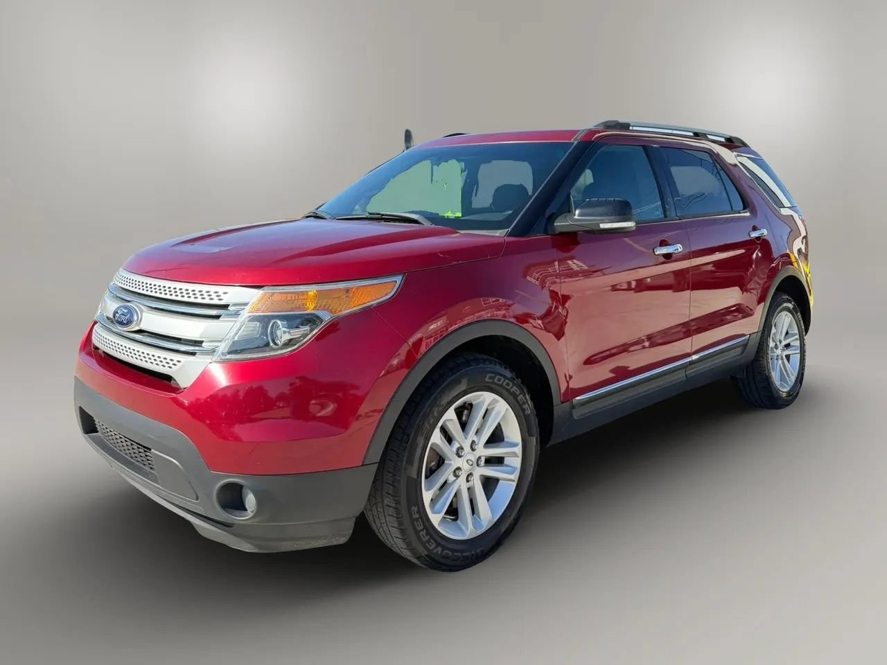 Used 2014 Ford Explorer XLT FWD image 3