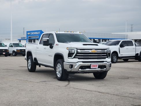 Used 2024 Chevrolet Silverado 2500 LTZ w/ LTZ Premium Package AWD/4WD image 3
