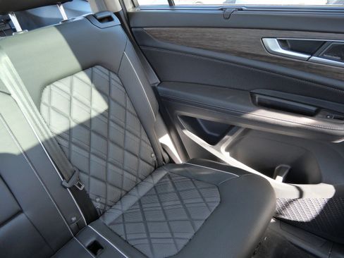 Used 2024 Volkswagen Atlas SEL Premium R-Line image 14