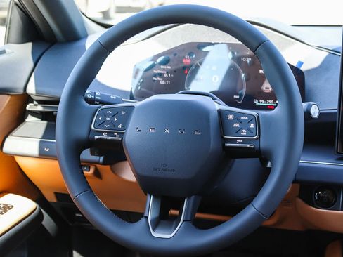 New 2026 Lexus ES 350e w/ Convenience Package FWD image 18