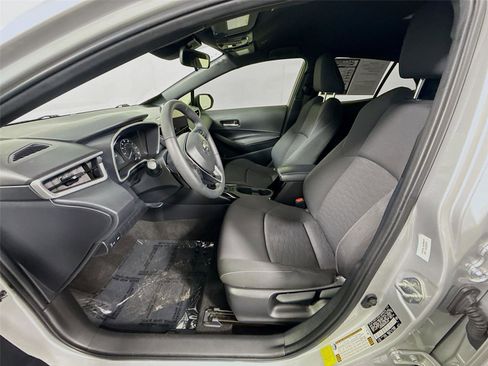 Used 2024 Toyota Corolla SE FWD image 2