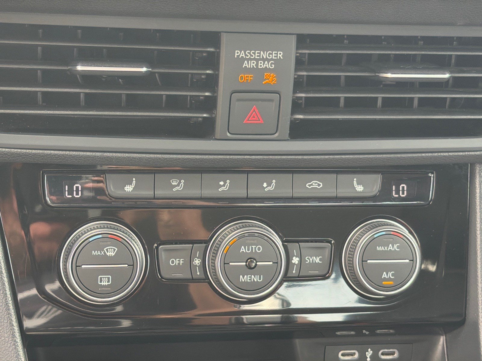 Used 2024 Volkswagen Jetta SE FWD image 33
