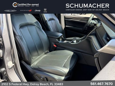 Used 2024 Jeep Grand Cherokee Limited w/ Luxury Tech Group II RWD image 19
