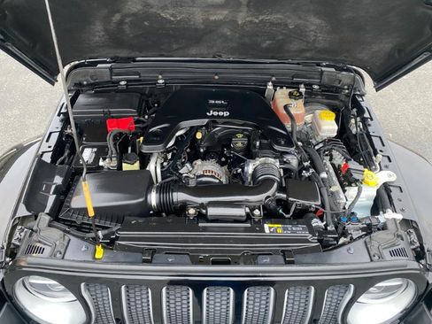 Used 2018 Jeep Wrangler Unlimited Sahara image 8