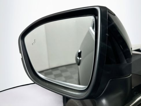 Used 2024 Nissan Pathfinder S image 16