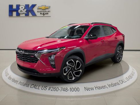 New 2026 Chevrolet Trax RS w/ Driver Confidence Package FWD image 3