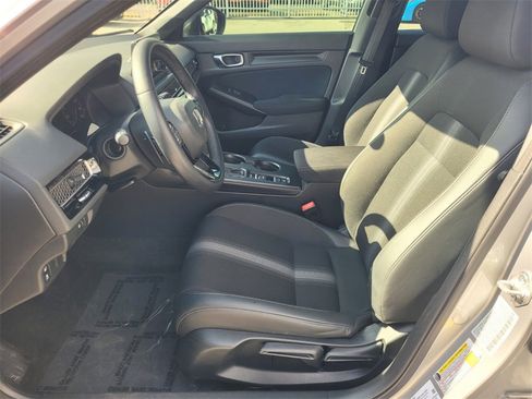 Used 2023 Honda Civic Sport image 3