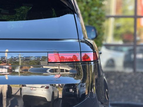 Used 2024 Land Rover Range Rover Sport SE image 16