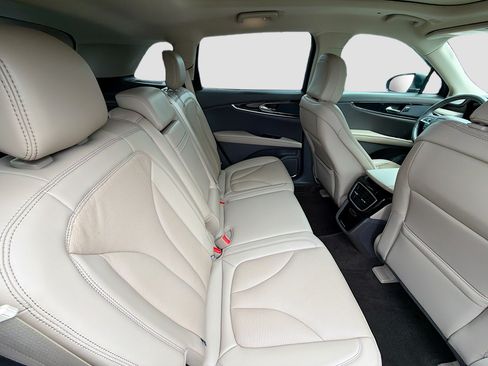 Certified 2023 Lincoln Nautilus Reserve FWD image 28