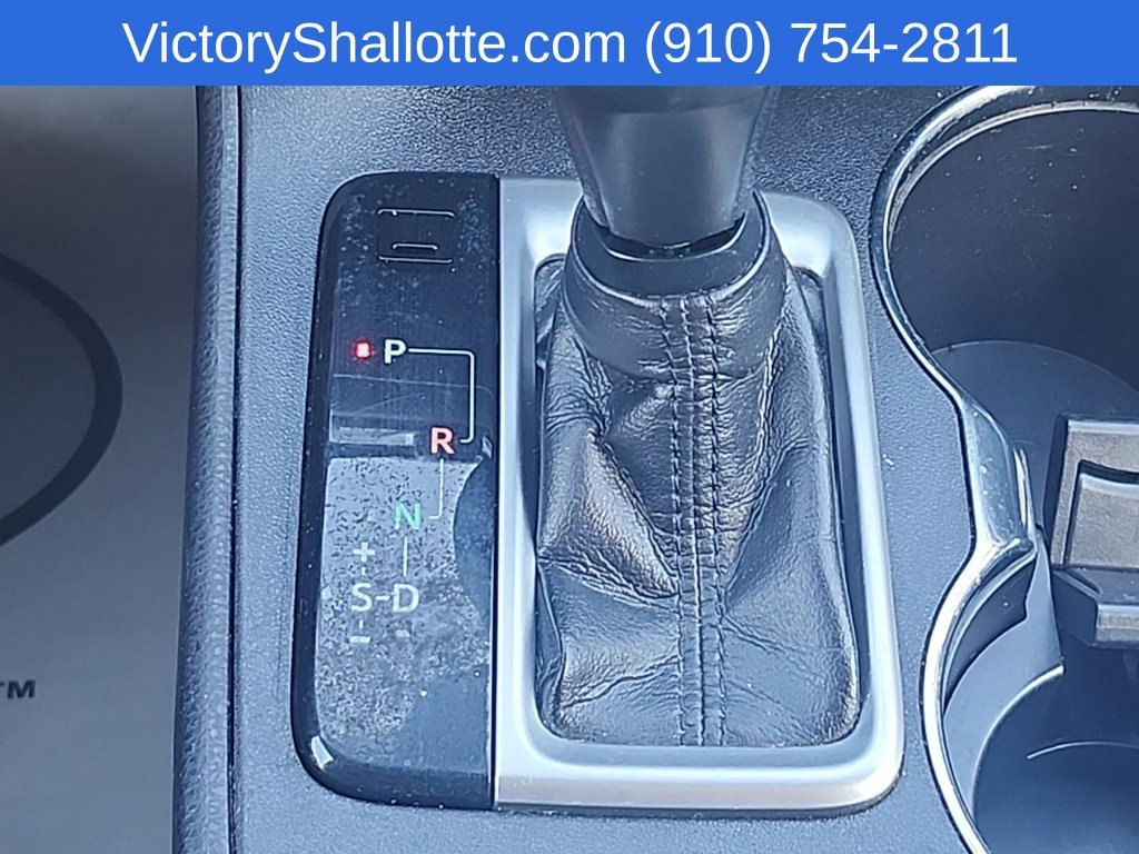 Used 2019 Toyota Highlander LE AWD/4WD image 4