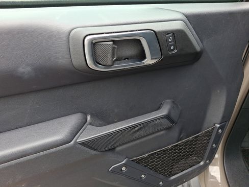 Used 2025 Ford Bronco Outer Banks AWD/4WD image 13