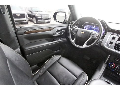 Used 2024 Chevrolet Suburban Premier RWD image 8