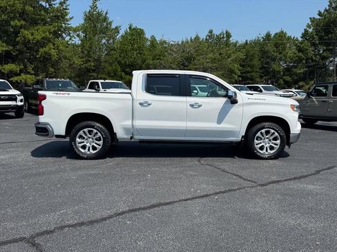 Used 2024 Chevrolet Silverado 1500 LTZ AWD/4WD image 2
