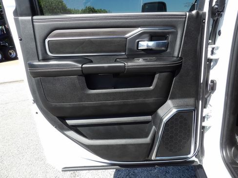 Used 2026 RAM 2500 Laramie AWD/4WD image 32