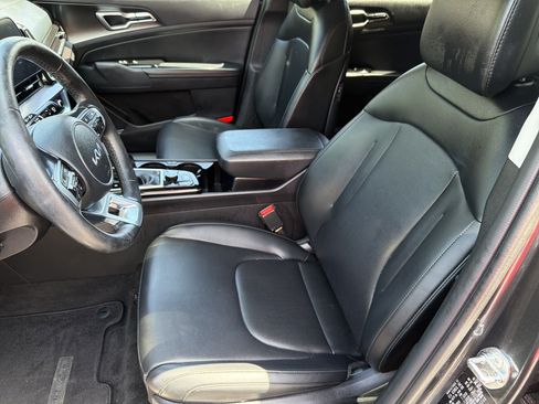 Used 2025 Kia Sportage EX w/ Premium Package FWD image 17