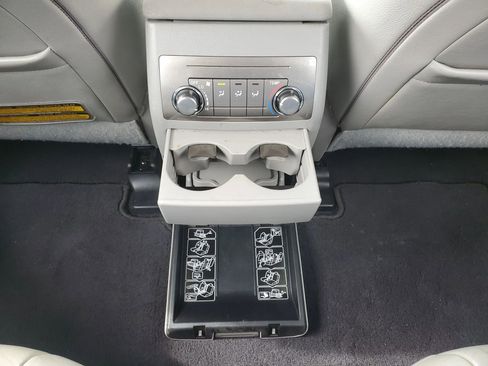 Used 2013 Toyota Highlander SE FWD image 34