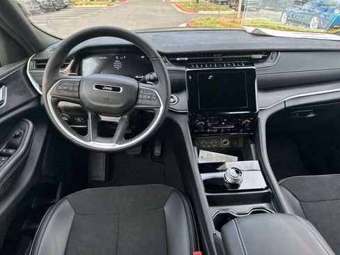 New 2025 Jeep Grand Cherokee L Altitude image 21