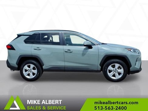 Used 2021 Toyota RAV4 XLE AWD/4WD image 8