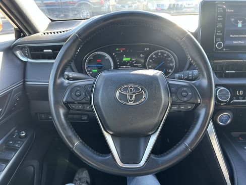 Used 2021 Toyota Venza XLE image 11