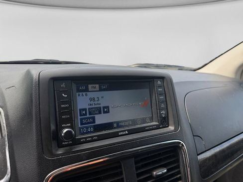 Used 2011 Dodge Grand Caravan Crew w/ Entertainment Group 1 FWD image 26
