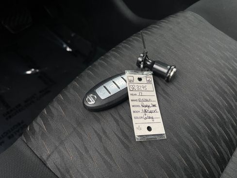 Used 2017 Nissan Rogue SV image 34