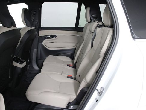 Certified 2025 Volvo XC90 B6 Plus w/ Protection Package Premier image 32