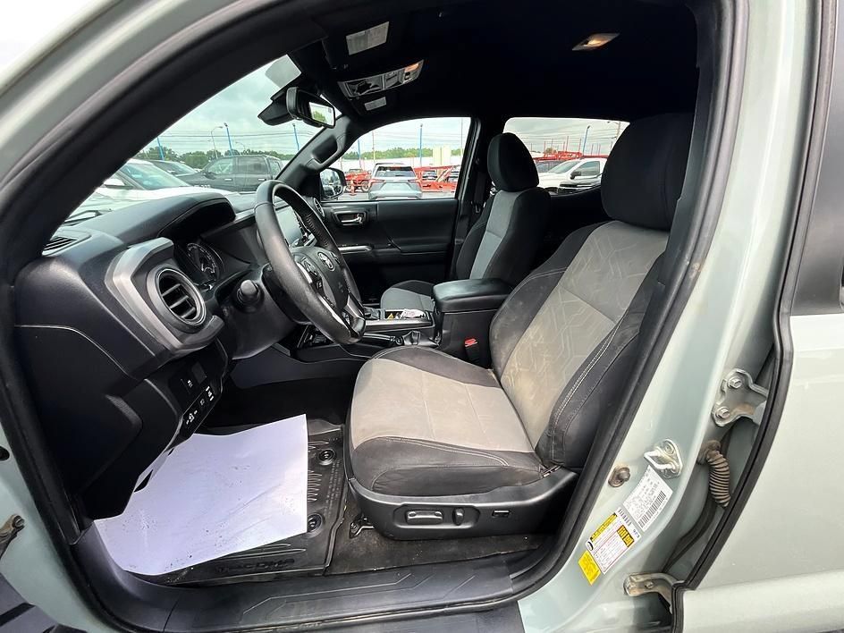 Used 2023 Toyota Tacoma TRD Off-Road AWD/4WD image 15