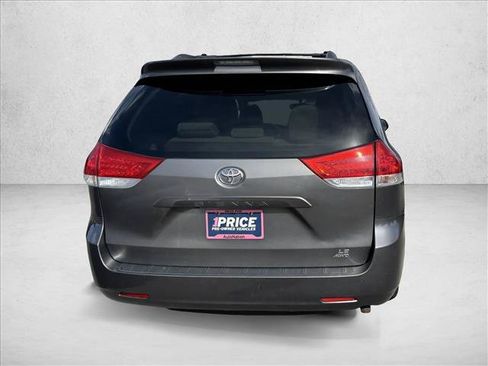 Used 2012 Toyota Sienna LE w/ Towing Pkg AWD/4WD image 6