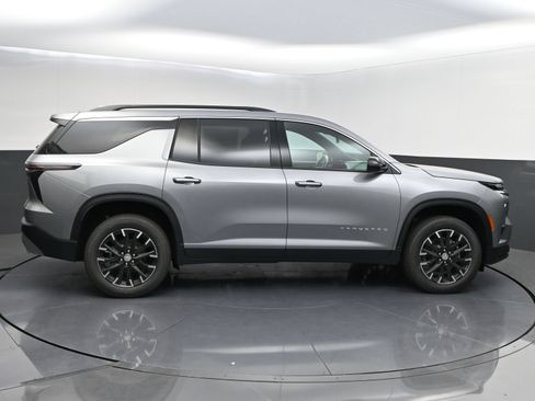 New 2026 Chevrolet Traverse LT w/ Sun and Wheel Package FWD image 8