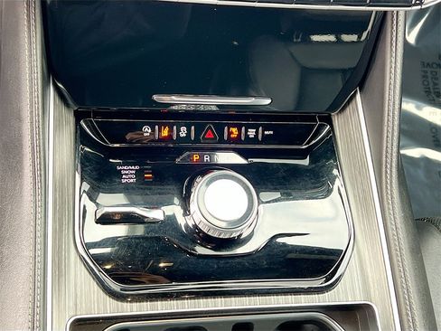 Used 2024 Jeep Wagoneer Series II w/ Flexible Seating Group image 17