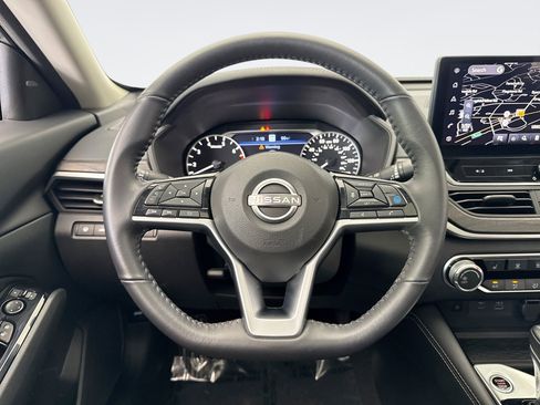 Used 2023 Nissan Altima 2.5 SV w/ SV Premium Package AWD/4WD image 12