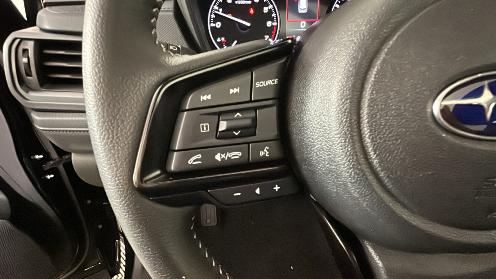 Used 2025 Subaru Forester Premium AWD/4WD image 19
