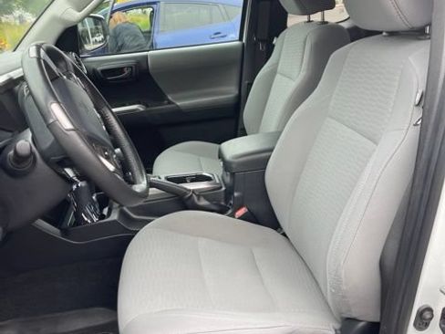 Used 2019 Toyota Tacoma SR5 AWD/4WD image 1