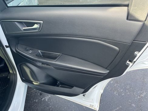 Used 2024 Ford Edge SE w/ Black Appearance Package image 24