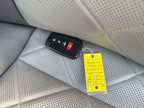 Certified 2018 Toyota Camry XLE image 35