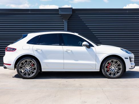 Certified 2018 Porsche Macan Turbo image 8