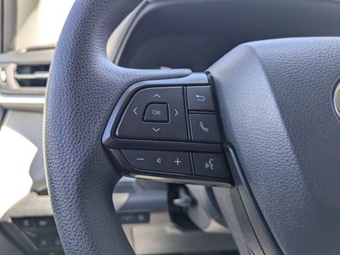 Used 2025 Toyota Sienna LE FWD image 23