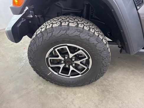 Used 2025 Jeep Wrangler Unlimited Rubicon image 16